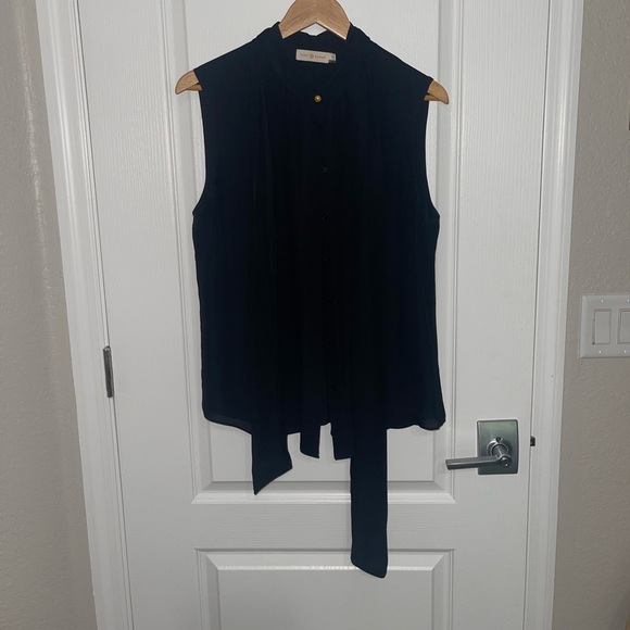 TORY BURCH Black Sleeveless Blouse Bow Gold Button Hardware Emblem 100% Silk 14 - Picture 3 of 8